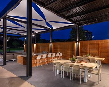 Al fresco dining & lounge areas